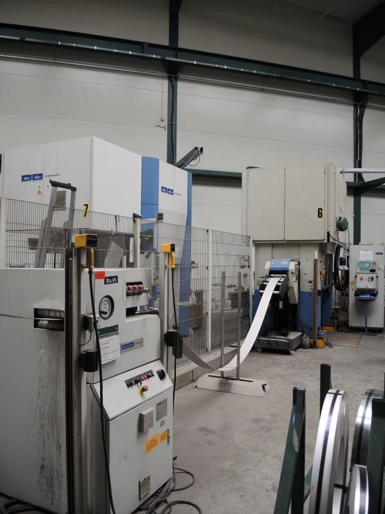 Chapas metálicas e máquinas para trabalhar metais<br><font size="2">Colaboração com Hilco Industrial Acquisitions bv</font><br><img src="/images/hil.png"><br>-16