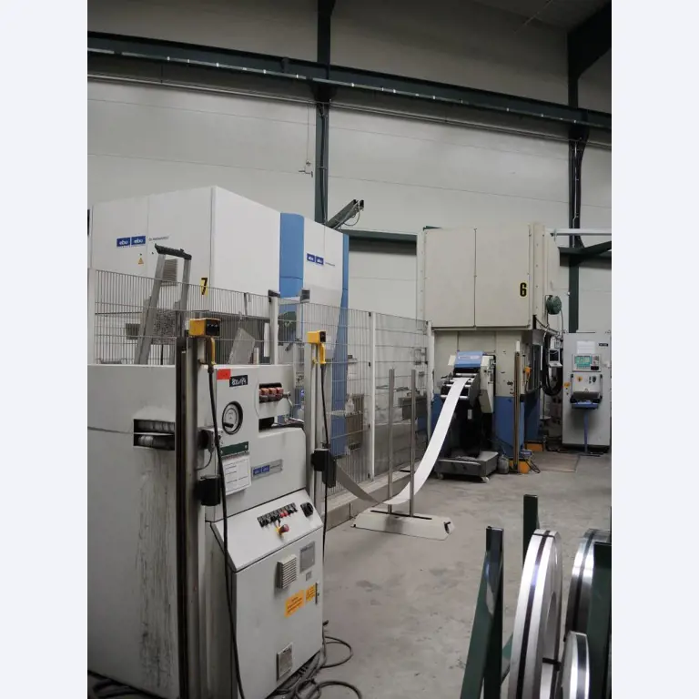 Chapas metálicas e máquinas para trabalhar metais<br><font size="2">Colaboração com Hilco Industrial Acquisitions bv</font><br><img src="/images/hil.png"><br>-16