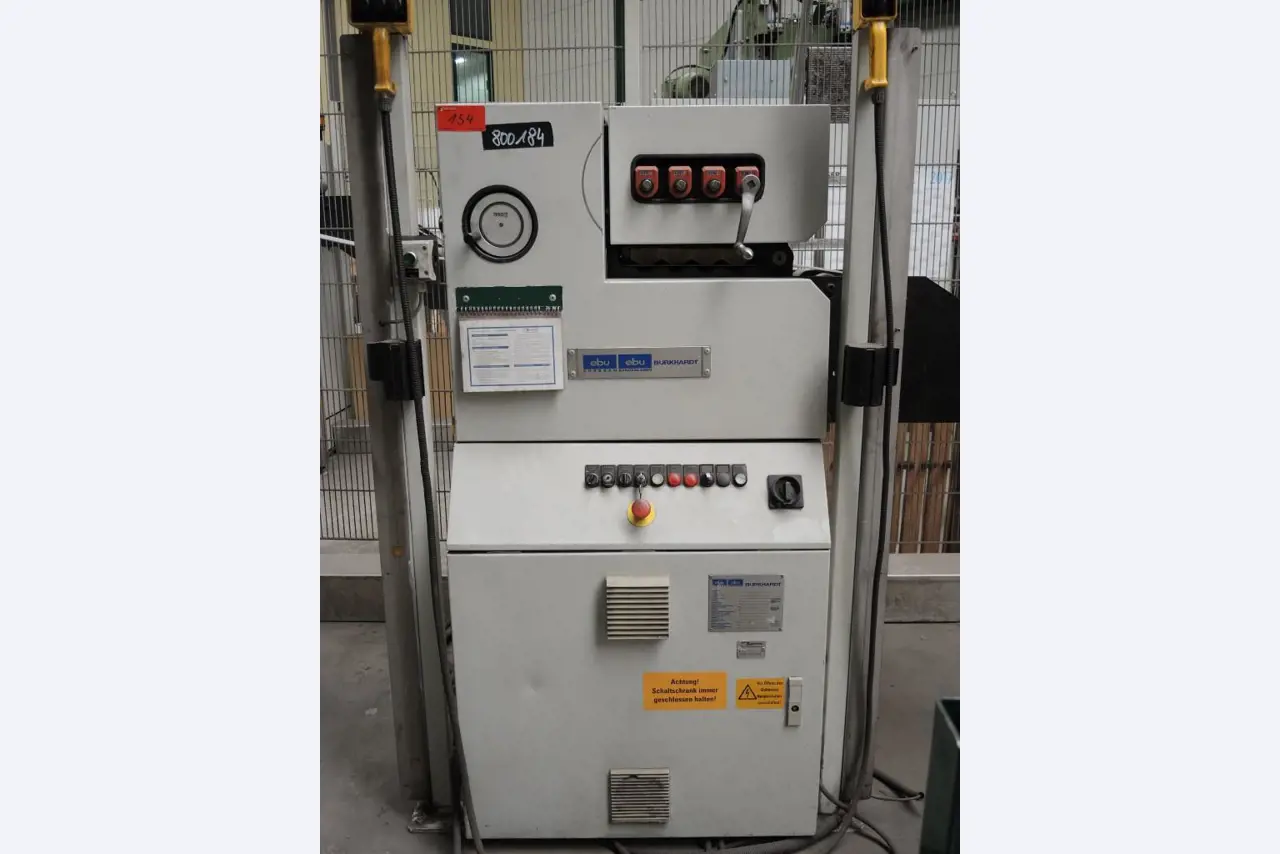 Chapas metálicas e máquinas para trabalhar metais<br><font size="2">Colaboração com Hilco Industrial Acquisitions bv</font><br><img src="/images/hil.png"><br>-17