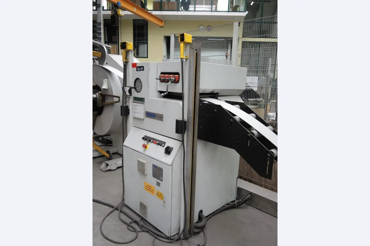 Chapas metálicas e máquinas para trabalhar metais<br><font size="2">Colaboração com Hilco Industrial Acquisitions bv</font><br><img src="/images/hil.png"><br>-18