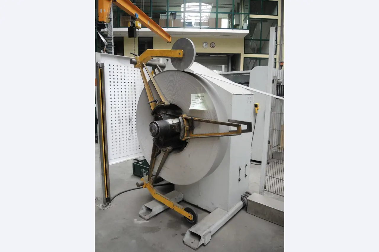 Chapas metálicas e máquinas para trabalhar metais<br><font size="2">Colaboração com Hilco Industrial Acquisitions bv</font><br><img src="/images/hil.png"><br>-19