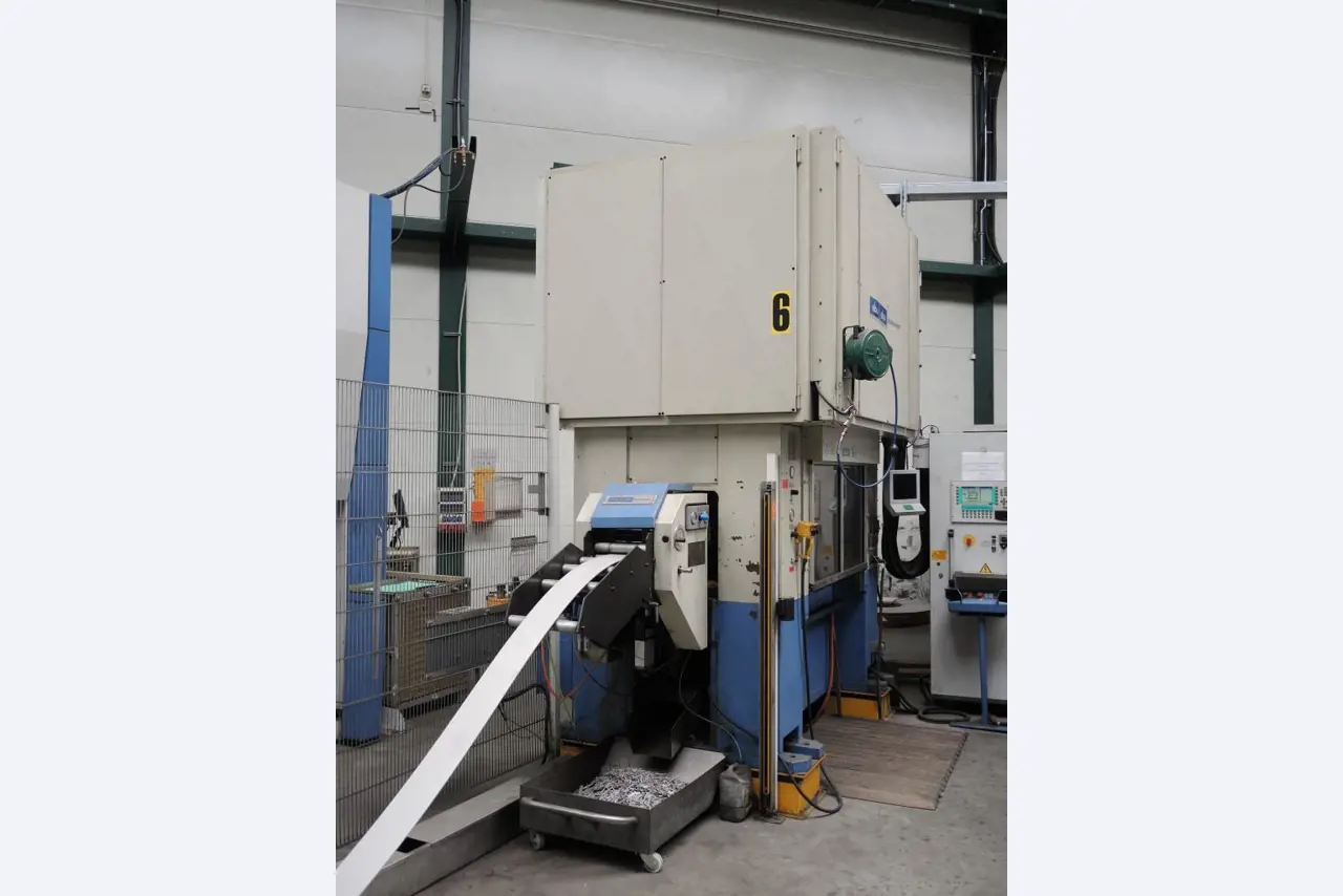 Chapas metálicas e máquinas para trabalhar metais<br><font size="2">Colaboração com Hilco Industrial Acquisitions bv</font><br><img src="/images/hil.png"><br>-1