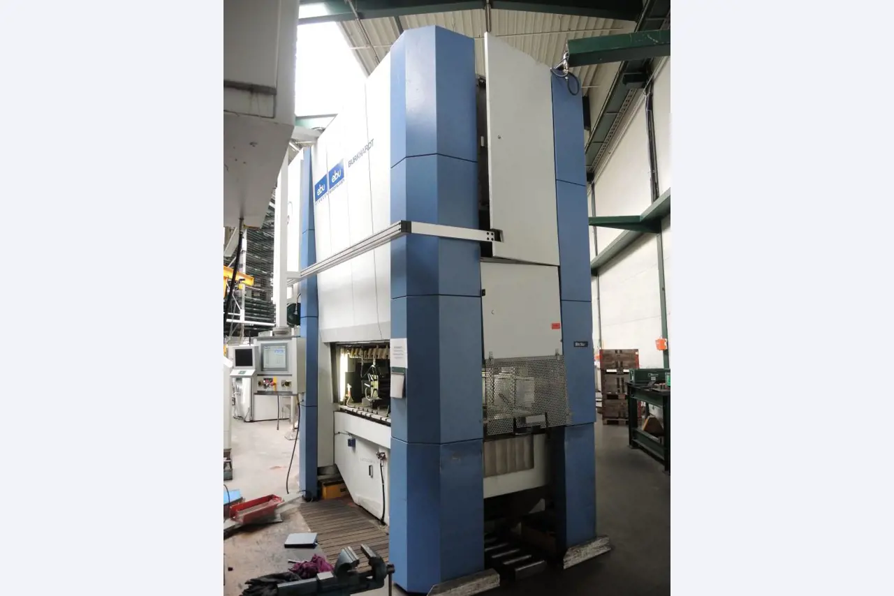 Chapas metálicas e máquinas para trabalhar metais<br><font size="2">Colaboração com Hilco Industrial Acquisitions bv</font><br><img src="/images/hil.png"><br>-16