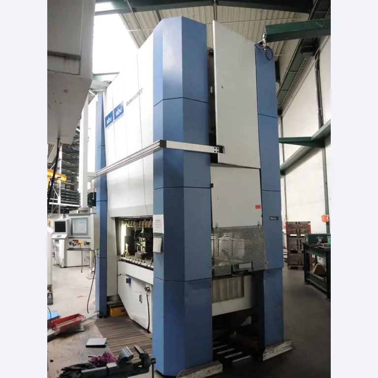 Chapas metálicas e máquinas para trabalhar metais<br><font size="2">Colaboração com Hilco Industrial Acquisitions bv</font><br><img src="/images/hil.png"><br>-16