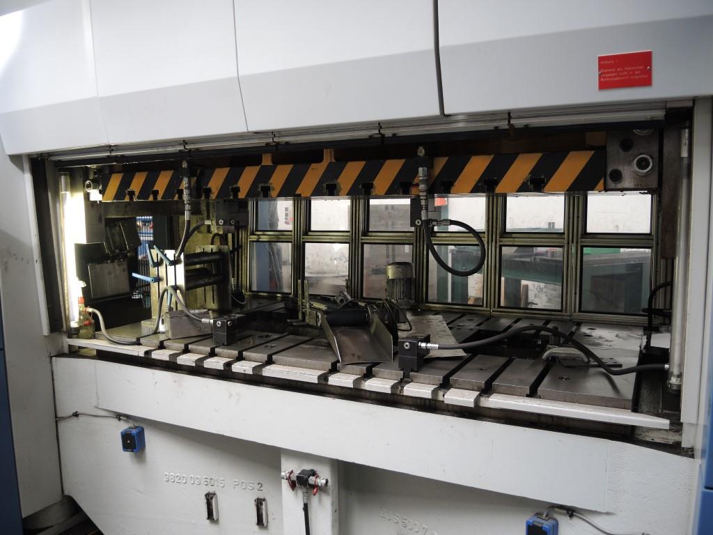 Chapas metálicas e máquinas para trabalhar metais<br><font size="2">Colaboração com Hilco Industrial Acquisitions bv</font><br><img src="/images/hil.png"><br>-18