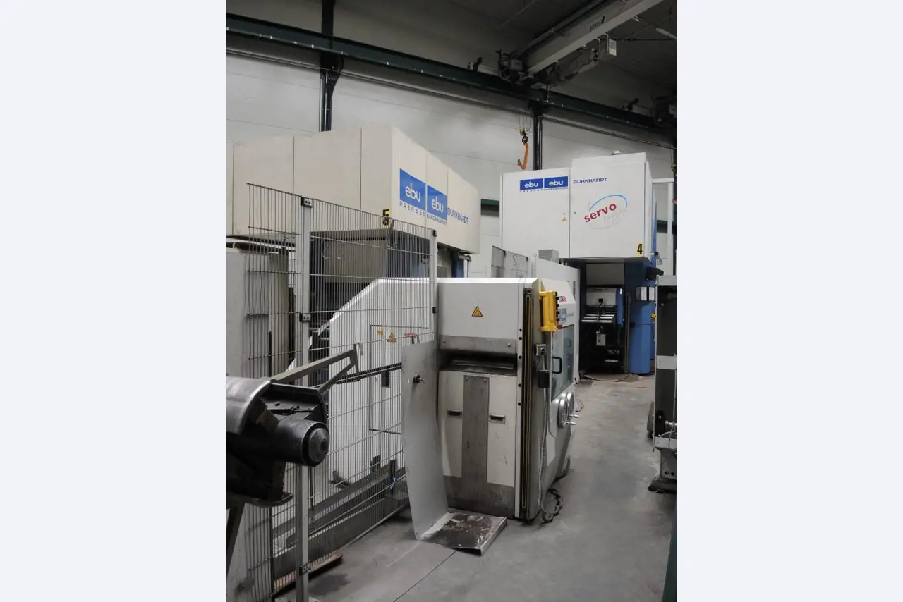 Chapas metálicas e máquinas para trabalhar metais<br><font size="2">Colaboração com Hilco Industrial Acquisitions bv</font><br><img src="/images/hil.png"><br>-19