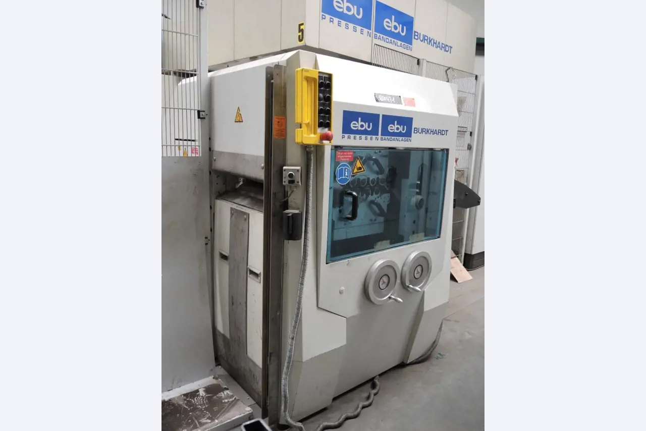 Chapas metálicas e máquinas para trabalhar metais<br><font size="2">Colaboração com Hilco Industrial Acquisitions bv</font><br><img src="/images/hil.png"><br>-22