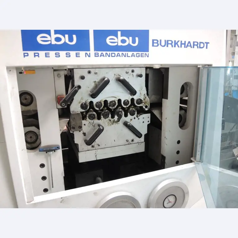 Chapas metálicas e máquinas para trabalhar metais<br><font size="2">Colaboração com Hilco Industrial Acquisitions bv</font><br><img src="/images/hil.png"><br>-3