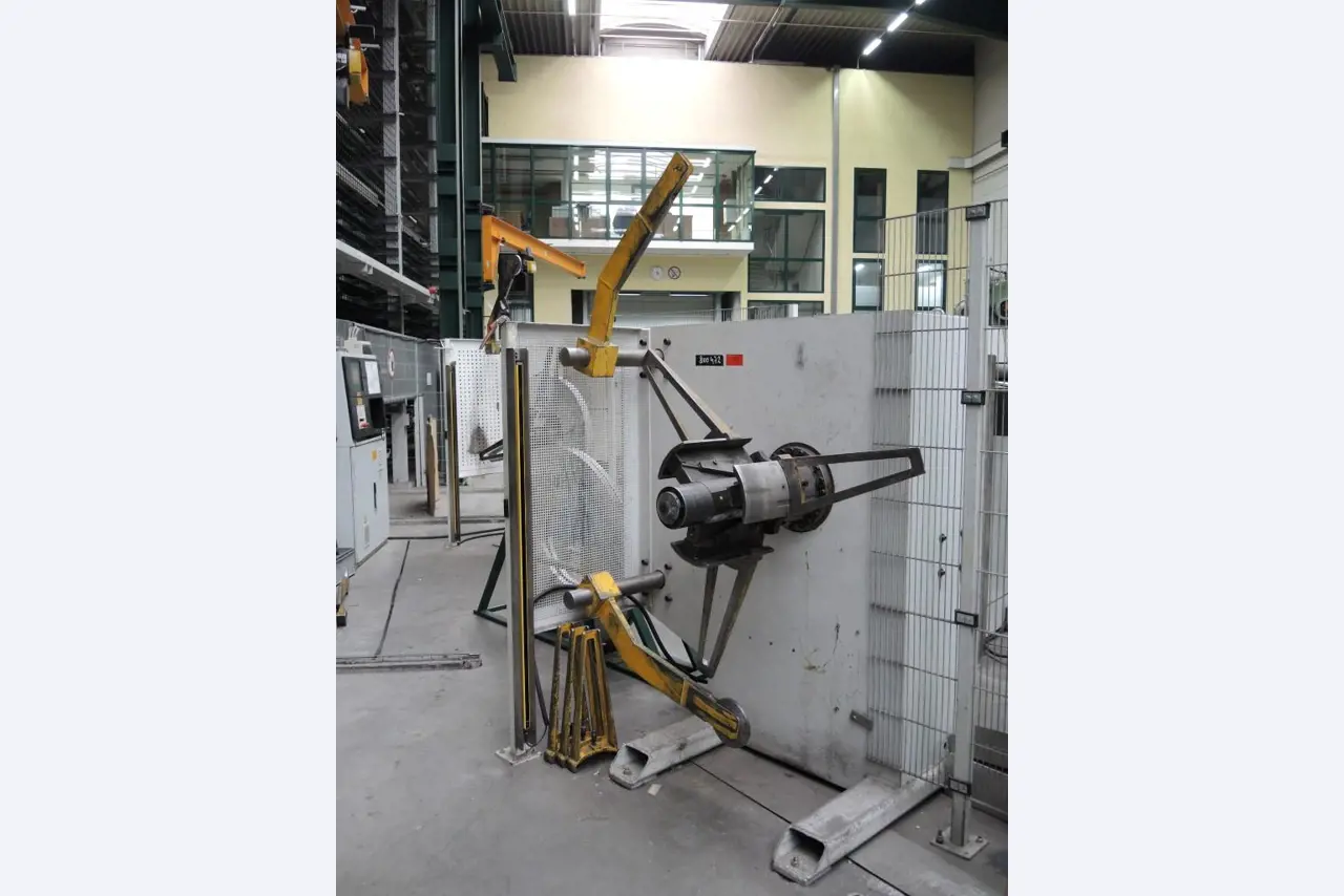 Chapas metálicas e máquinas para trabalhar metais<br><font size="2">Colaboração com Hilco Industrial Acquisitions bv</font><br><img src="/images/hil.png"><br>-6