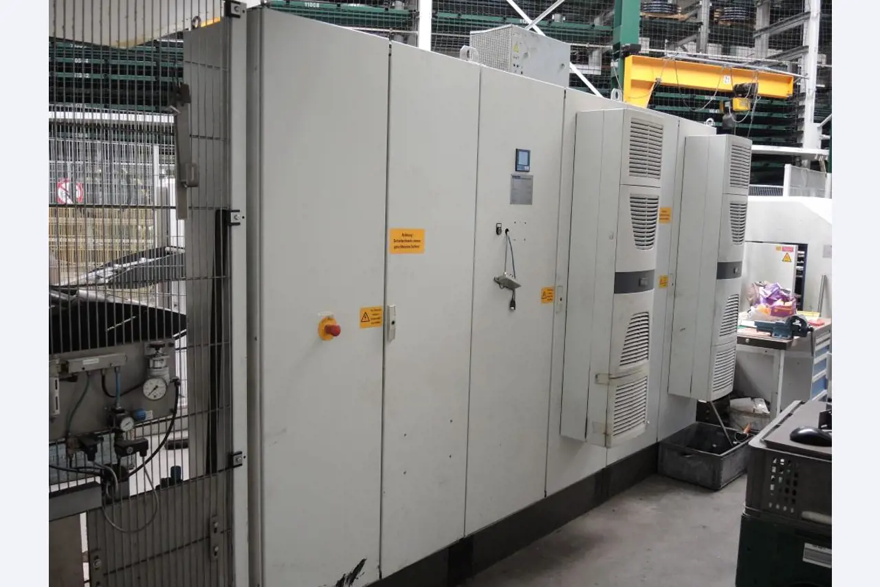 Chapas metálicas e máquinas para trabalhar metais<br><font size="2">Colaboração com Hilco Industrial Acquisitions bv</font><br><img src="/images/hil.png"><br>-9