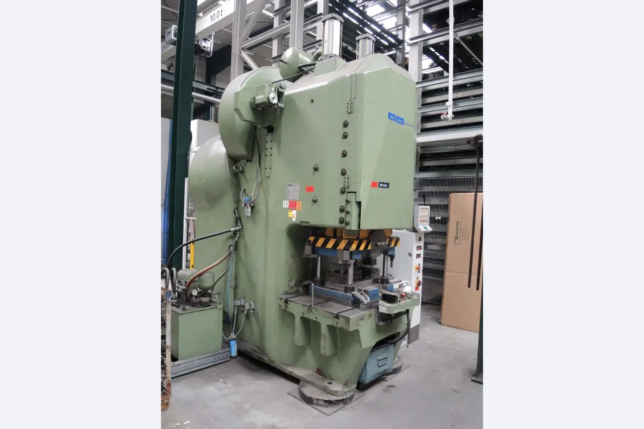 Chapas metálicas e máquinas para trabalhar metais<br><font size="2">Colaboração com Hilco Industrial Acquisitions bv</font><br><img src="/images/hil.png"><br>-1