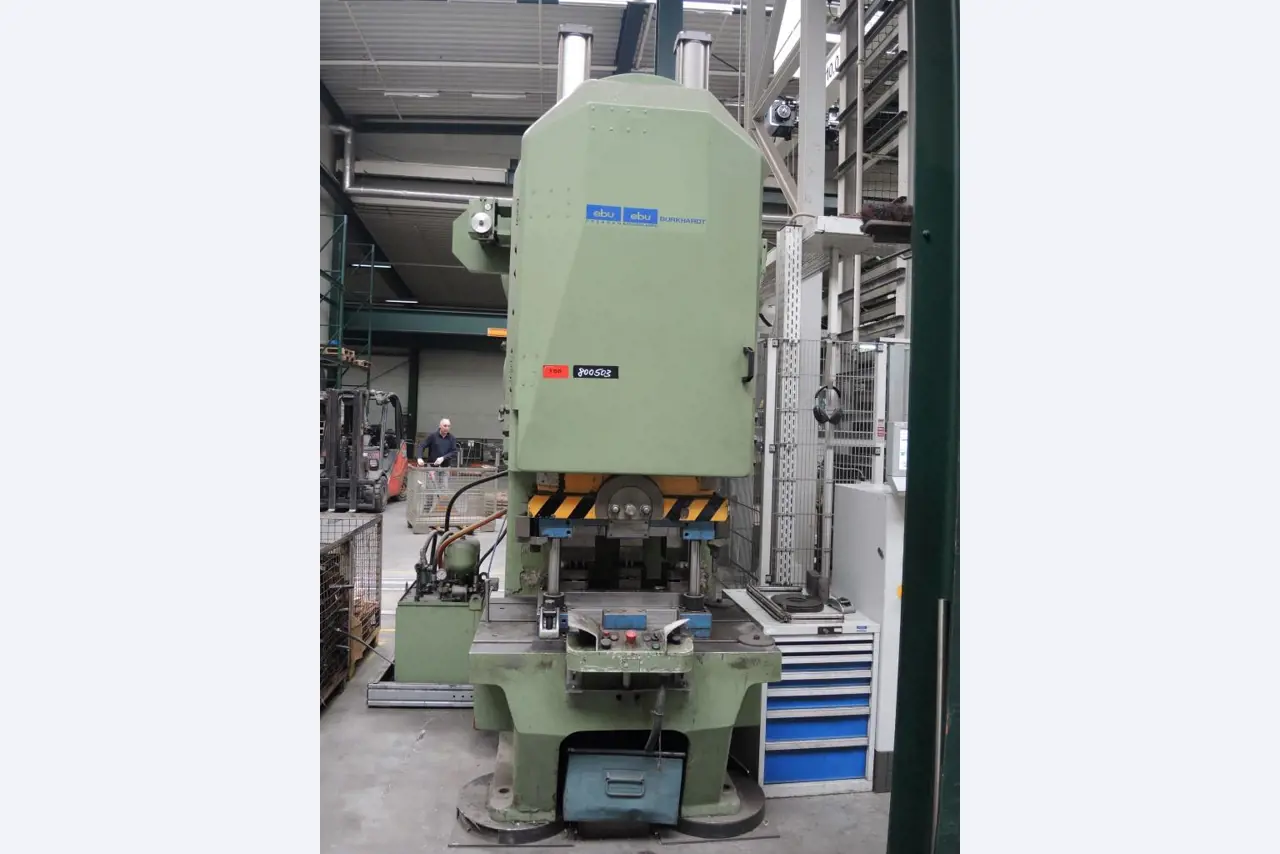 Chapas metálicas e máquinas para trabalhar metais<br><font size="2">Colaboração com Hilco Industrial Acquisitions bv</font><br><img src="/images/hil.png"><br>-3