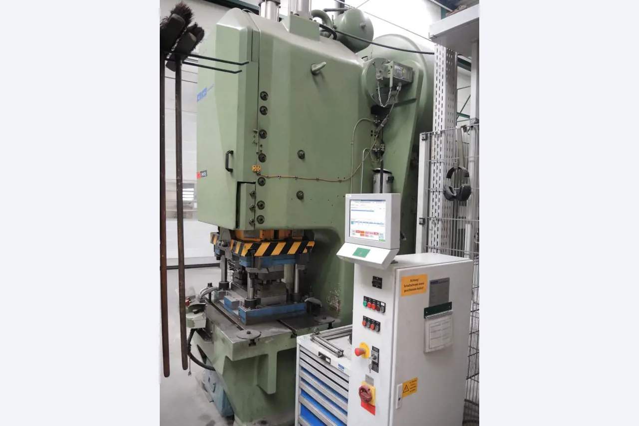 Chapas metálicas e máquinas para trabalhar metais<br><font size="2">Colaboração com Hilco Industrial Acquisitions bv</font><br><img src="/images/hil.png"><br>-5