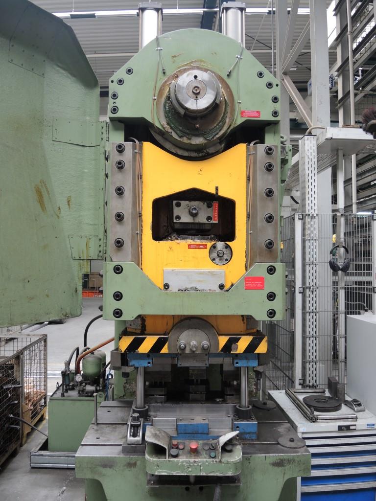 maszyny do obróbki blach i metalu<br>
<font size="2">We wspólpracy z firma Hilco Industrial Acquisitions bv<br></font><img src="/images/hilco-logo.png">
-6