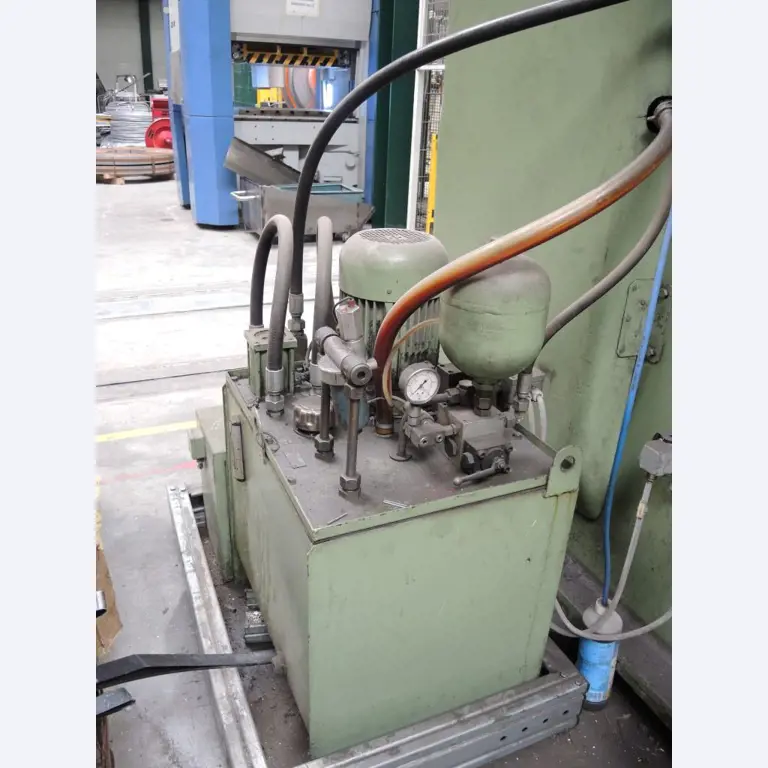 Chapas metálicas e máquinas para trabalhar metais<br><font size="2">Colaboração com Hilco Industrial Acquisitions bv</font><br><img src="/images/hil.png"><br>-7