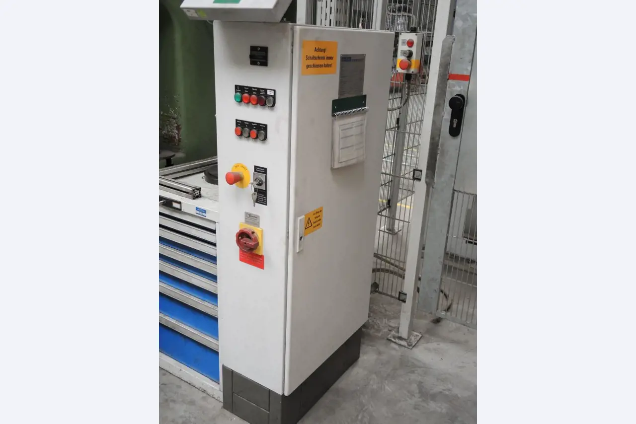 Chapas metálicas e máquinas para trabalhar metais<br><font size="2">Colaboração com Hilco Industrial Acquisitions bv</font><br><img src="/images/hil.png"><br>-8