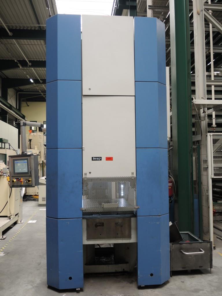 Chapas metálicas e máquinas para trabalhar metais<br><font size="2">Colaboração com Hilco Industrial Acquisitions bv</font><br><img src="/images/hil.png"><br>-14