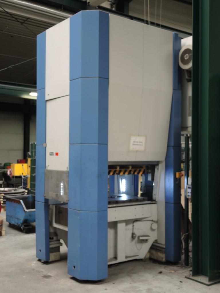 Chapas metálicas e máquinas para trabalhar metais<br><font size="2">Colaboração com Hilco Industrial Acquisitions bv</font><br><img src="/images/hil.png"><br>-15