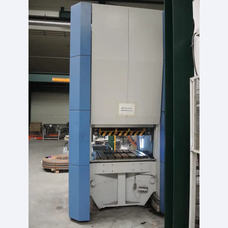 Chapas metálicas e máquinas para trabalhar metais<br><font size="2">Colaboração com Hilco Industrial Acquisitions bv</font><br><img src="/images/hil.png"><br>-16