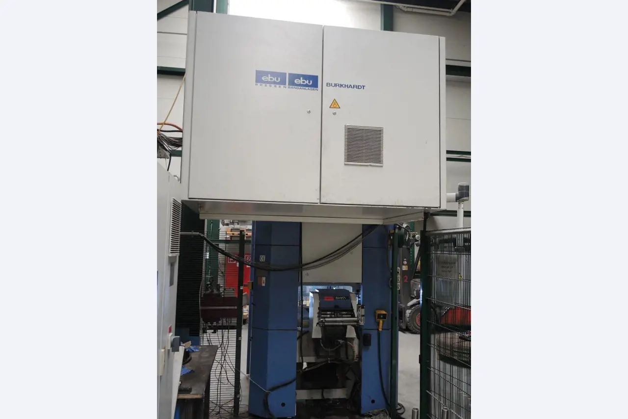 Chapas metálicas e máquinas para trabalhar metais<br><font size="2">Colaboração com Hilco Industrial Acquisitions bv</font><br><img src="/images/hil.png"><br>-17