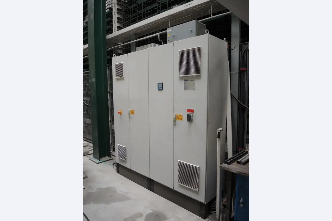 Chapas metálicas e máquinas para trabalhar metais<br><font size="2">Colaboração com Hilco Industrial Acquisitions bv</font><br><img src="/images/hil.png"><br>-5