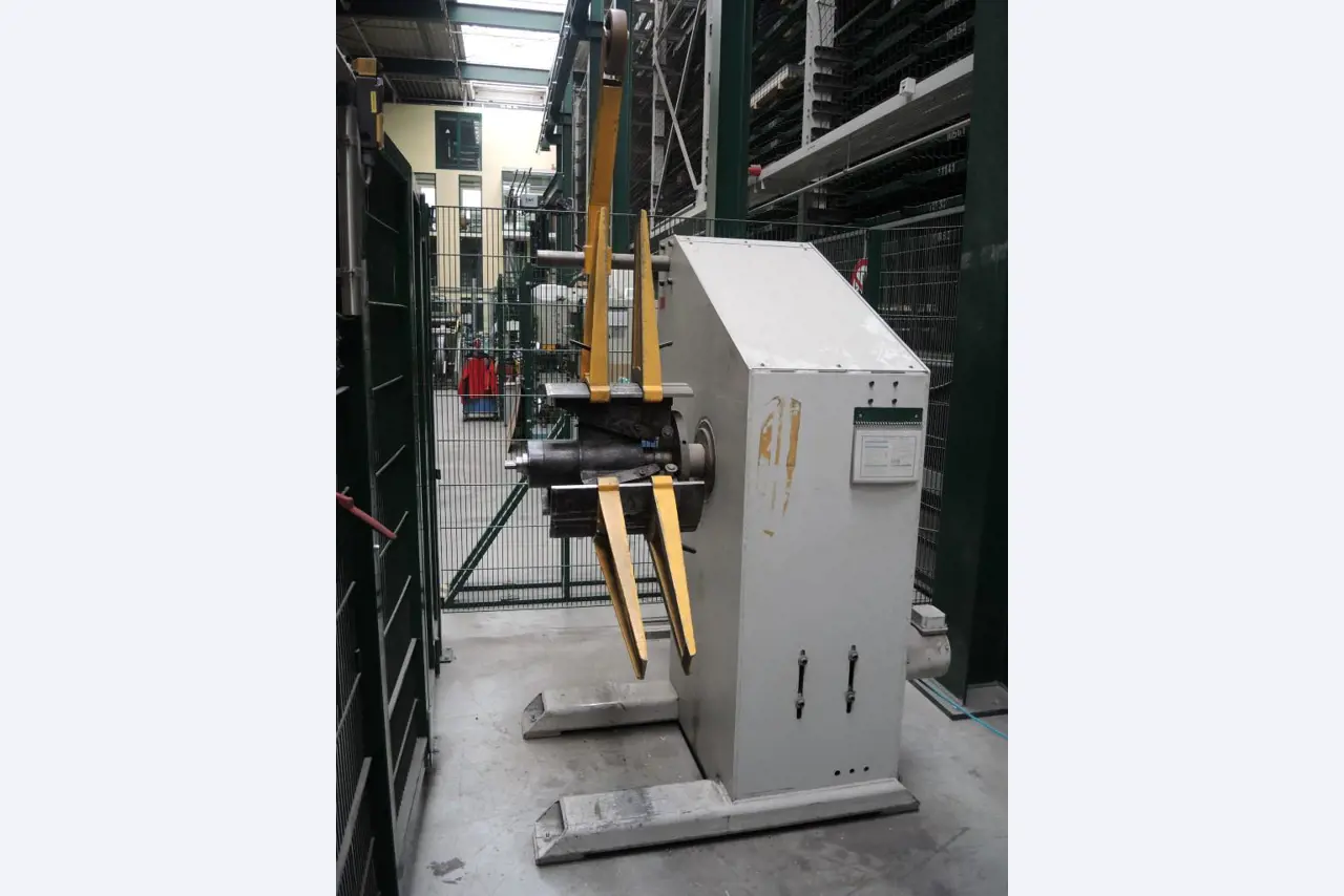 Chapas metálicas e máquinas para trabalhar metais<br><font size="2">Colaboração com Hilco Industrial Acquisitions bv</font><br><img src="/images/hil.png"><br>-6