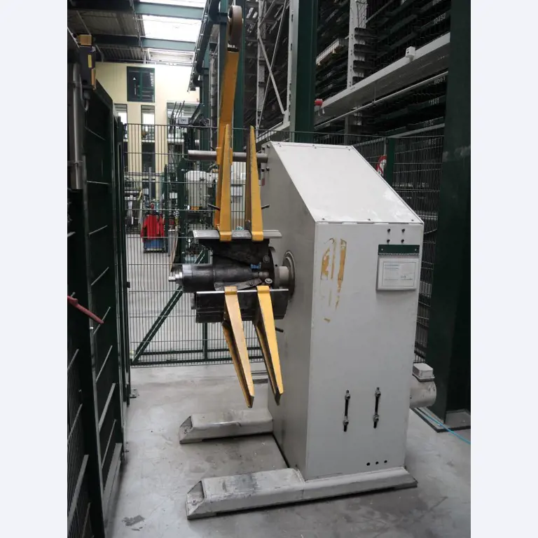 Chapas metálicas e máquinas para trabalhar metais<br><font size="2">Colaboração com Hilco Industrial Acquisitions bv</font><br><img src="/images/hil.png"><br>-6