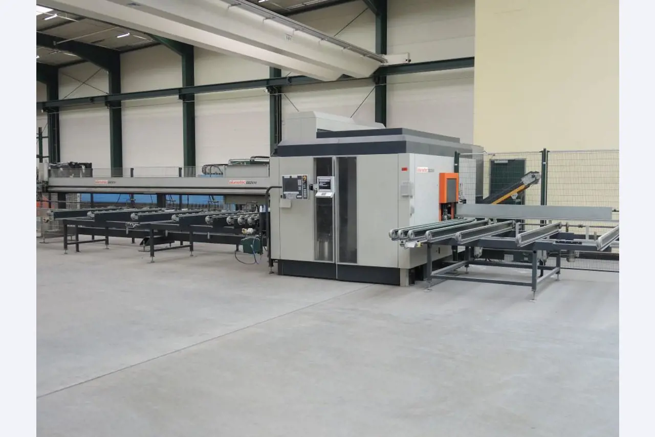 Chapas metálicas e máquinas para trabalhar metais<br><font size="2">Colaboração com Hilco Industrial Acquisitions bv</font><br><img src="/images/hil.png"><br>-1