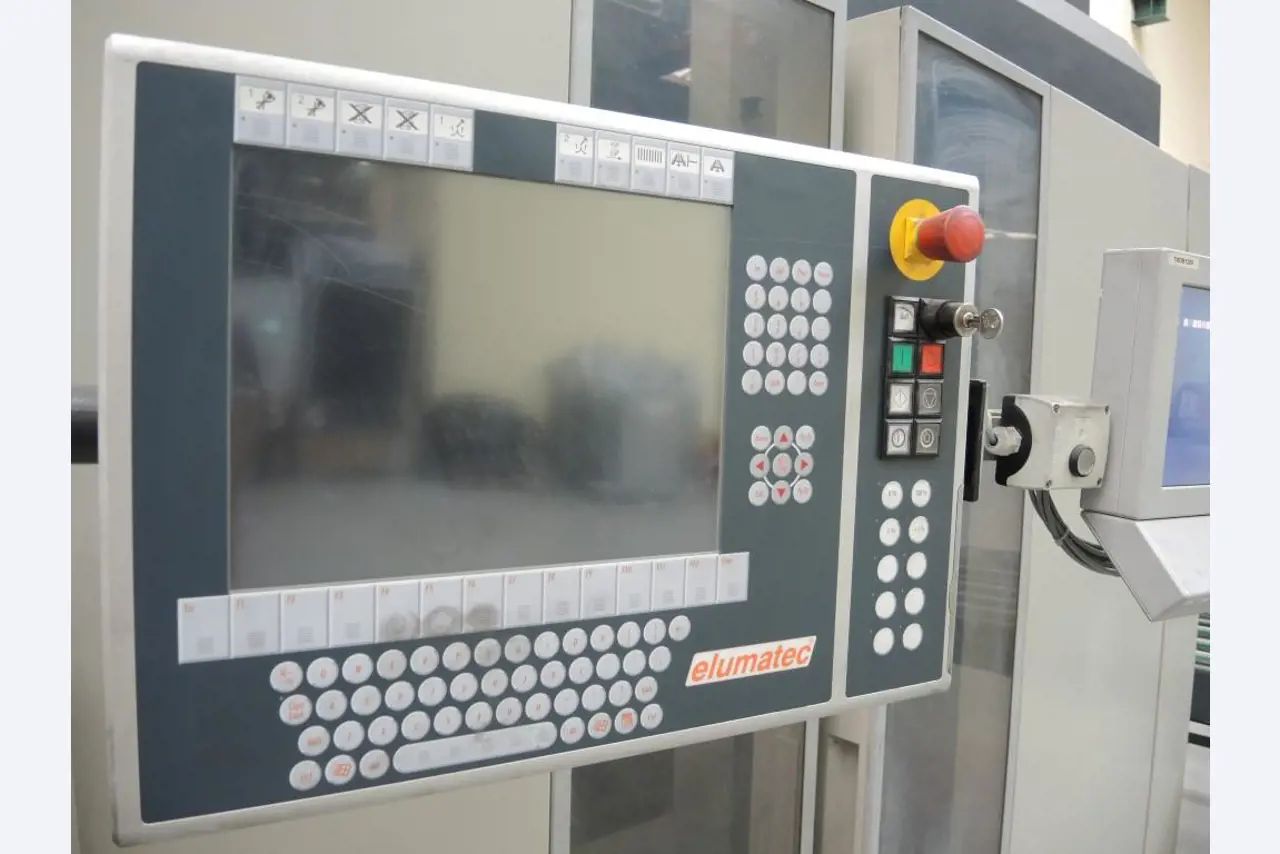 Chapas metálicas e máquinas para trabalhar metais<br><font size="2">Colaboração com Hilco Industrial Acquisitions bv</font><br><img src="/images/hil.png"><br>-2