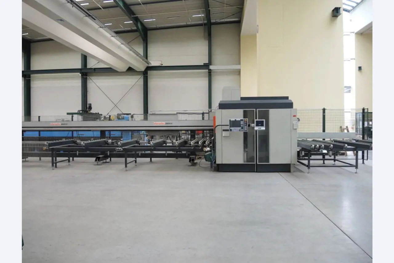 Chapas metálicas e máquinas para trabalhar metais<br><font size="2">Colaboração com Hilco Industrial Acquisitions bv</font><br><img src="/images/hil.png"><br>-4