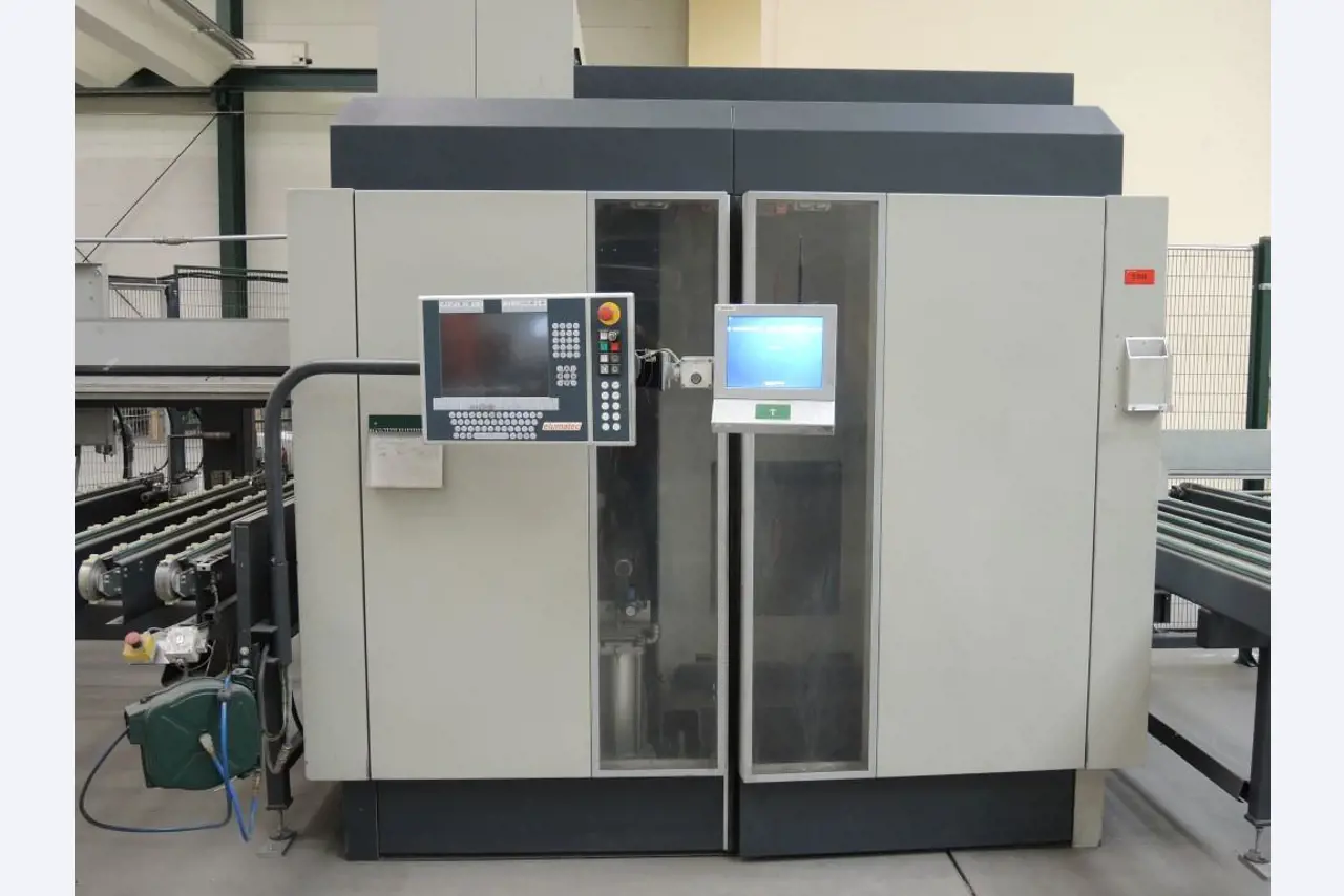 Chapas metálicas e máquinas para trabalhar metais<br><font size="2">Colaboração com Hilco Industrial Acquisitions bv</font><br><img src="/images/hil.png"><br>-8