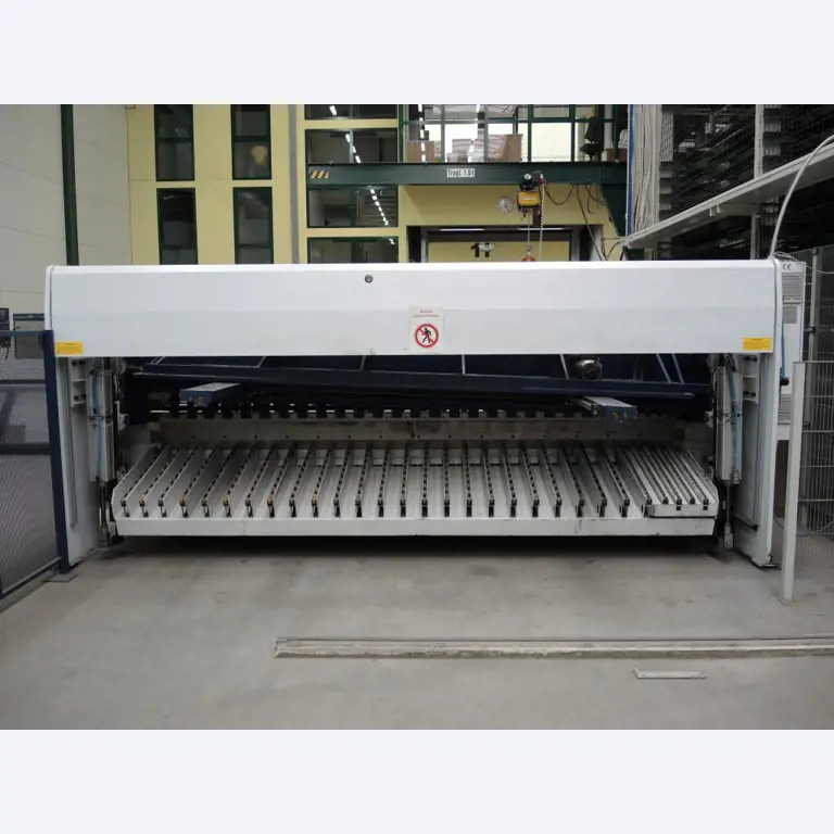 stroje na zpracování plechu a kovoobrábecí<br><font size="2">Ve spolupráci s firmo u Hilco Industrial Acquisitions bv</font><img src="/images/hilco-logo.png">
-4