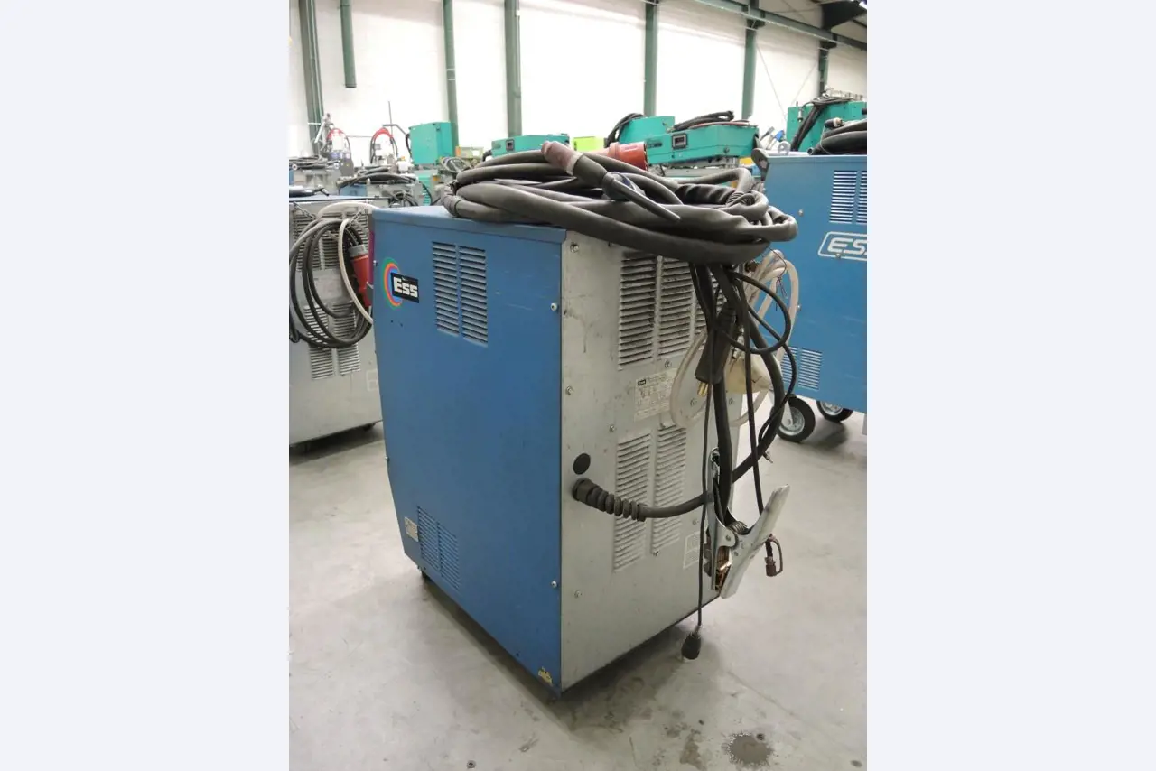 Machines pour le travail de la tôle et des métaux<br><font size="2">Collaboration avec Hilco Industrial Acquisitions bv</font><br><img src="/images/hil.png"><br>-4