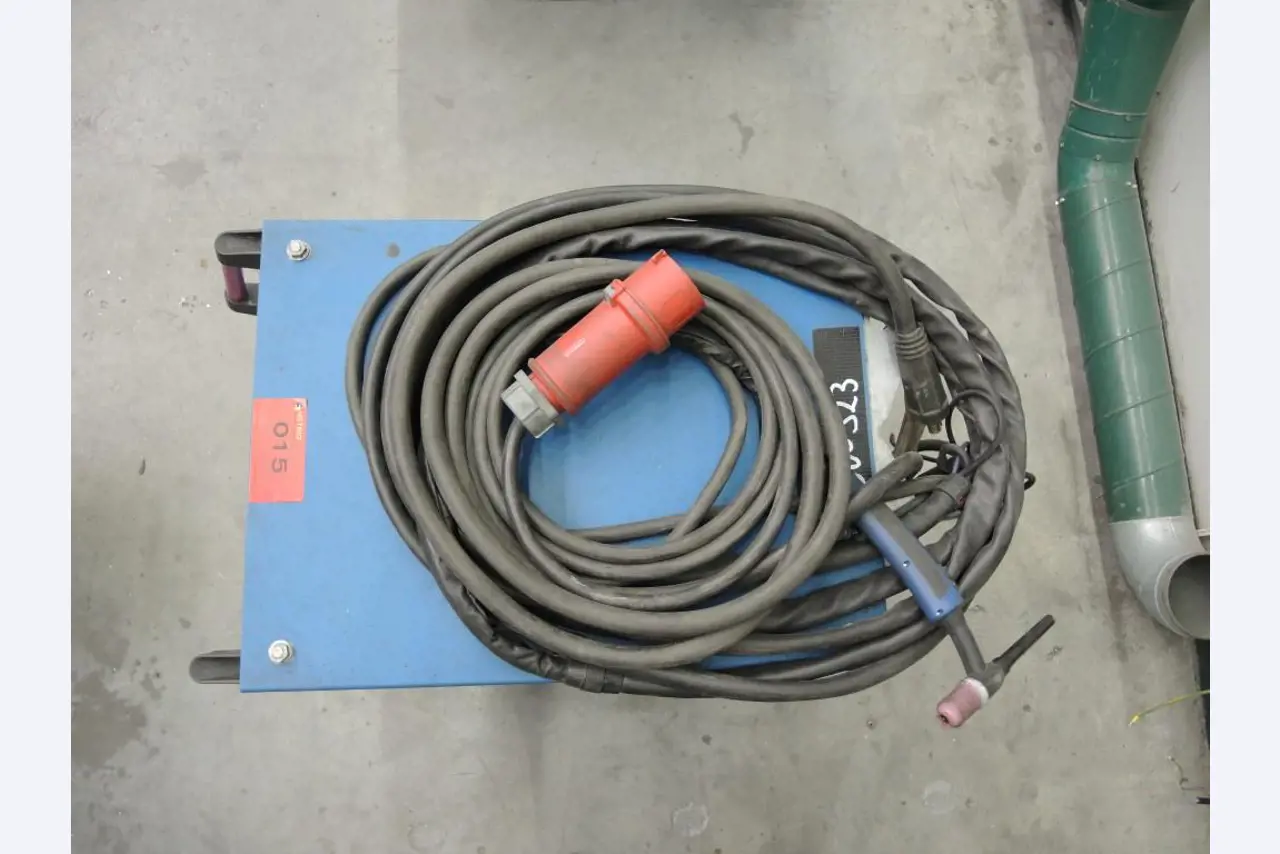 Machines pour le travail de la tôle et des métaux<br><font size="2">Collaboration avec Hilco Industrial Acquisitions bv</font><br><img src="/images/hil.png"><br>-5