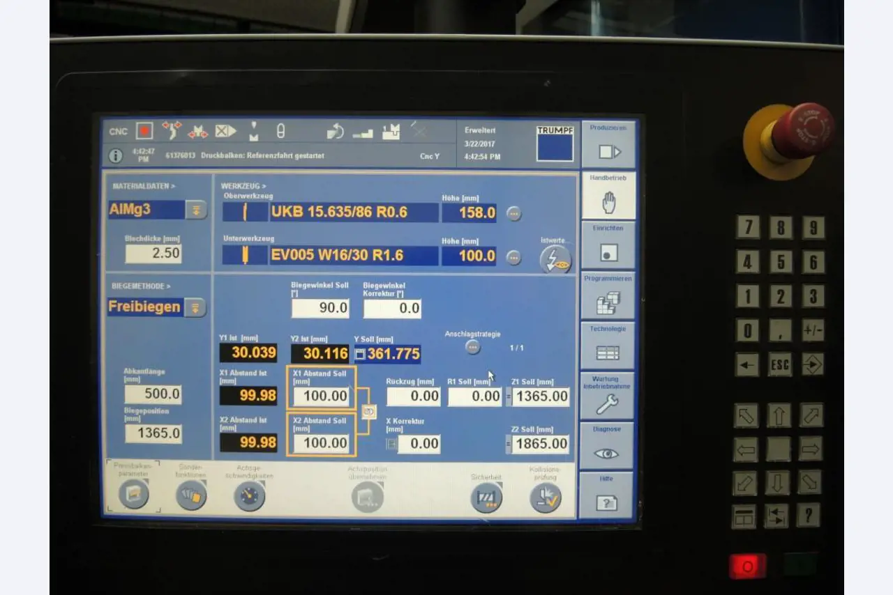 Chapas metálicas e máquinas para trabalhar metais<br><font size="2">Colaboração com Hilco Industrial Acquisitions bv</font><br><img src="/images/hil.png"><br>-9