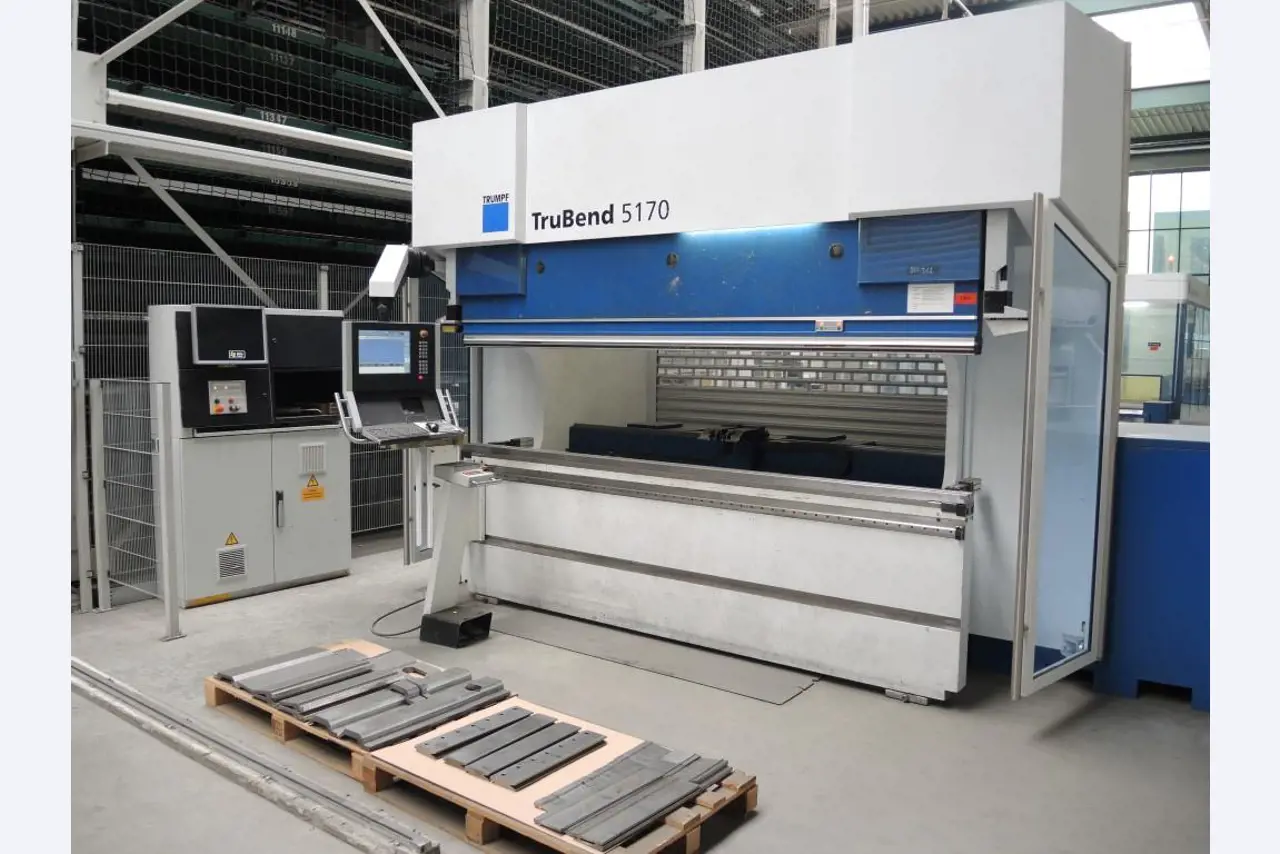 Chapas metálicas e máquinas para trabalhar metais<br><font size="2">Colaboração com Hilco Industrial Acquisitions bv</font><br><img src="/images/hil.png"><br>-1