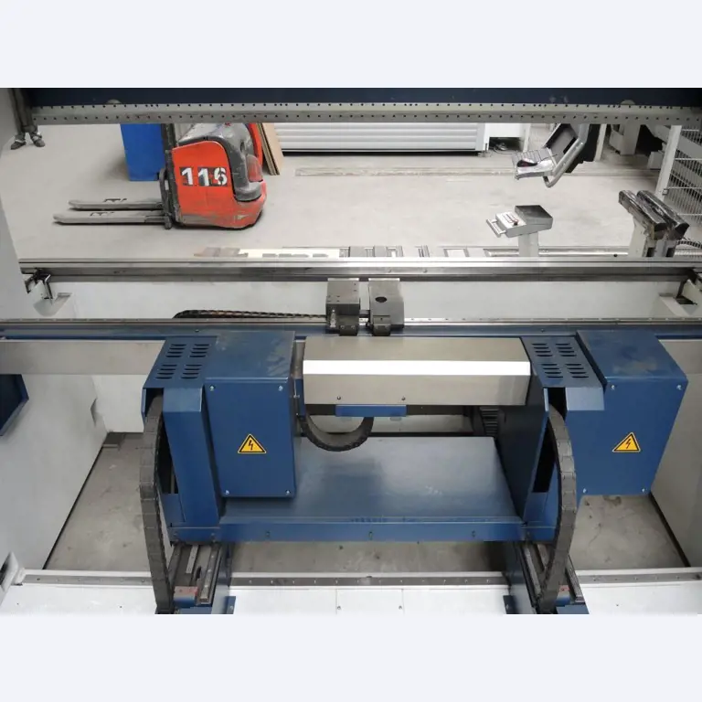 Chapas metálicas e máquinas para trabalhar metais<br><font size="2">Colaboração com Hilco Industrial Acquisitions bv</font><br><img src="/images/hil.png"><br>-7