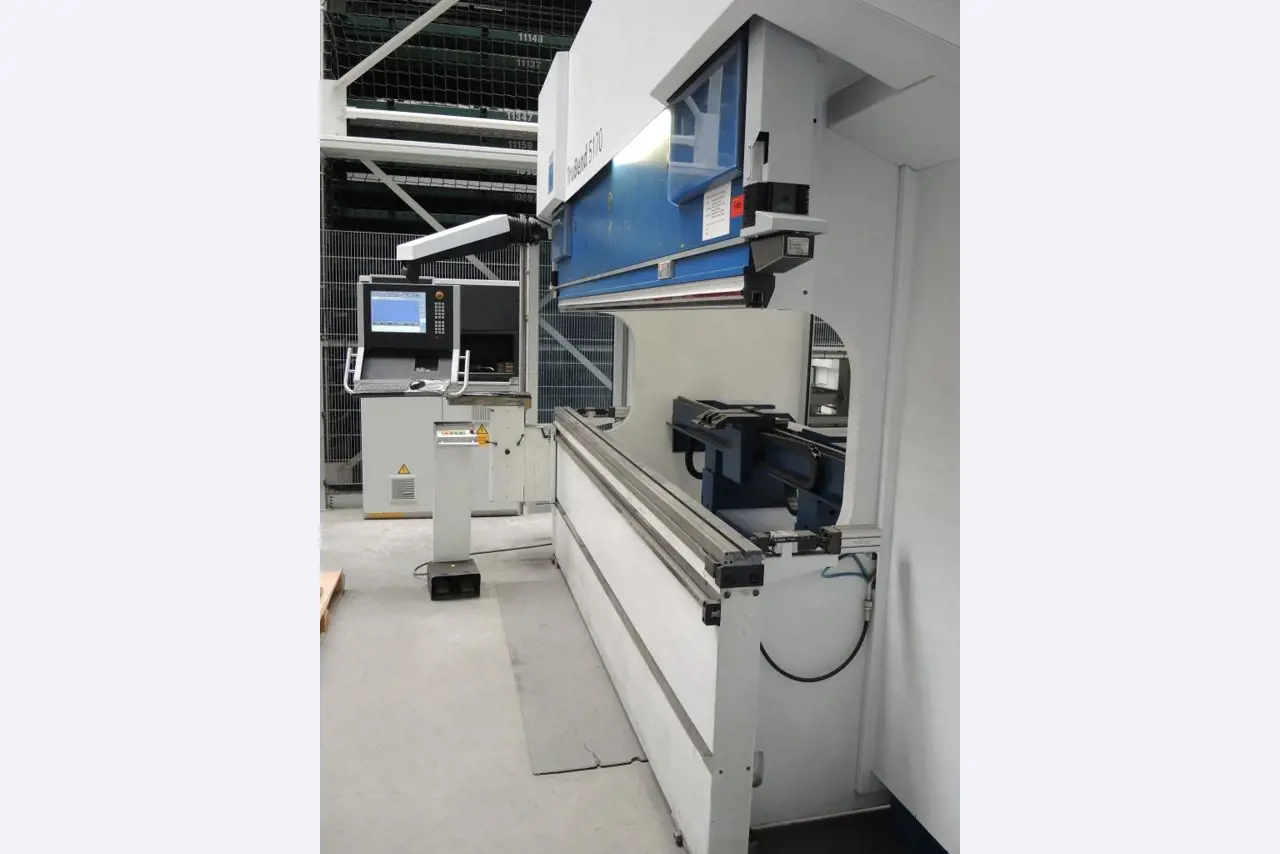 Chapas metálicas e máquinas para trabalhar metais<br><font size="2">Colaboração com Hilco Industrial Acquisitions bv</font><br><img src="/images/hil.png"><br>-8