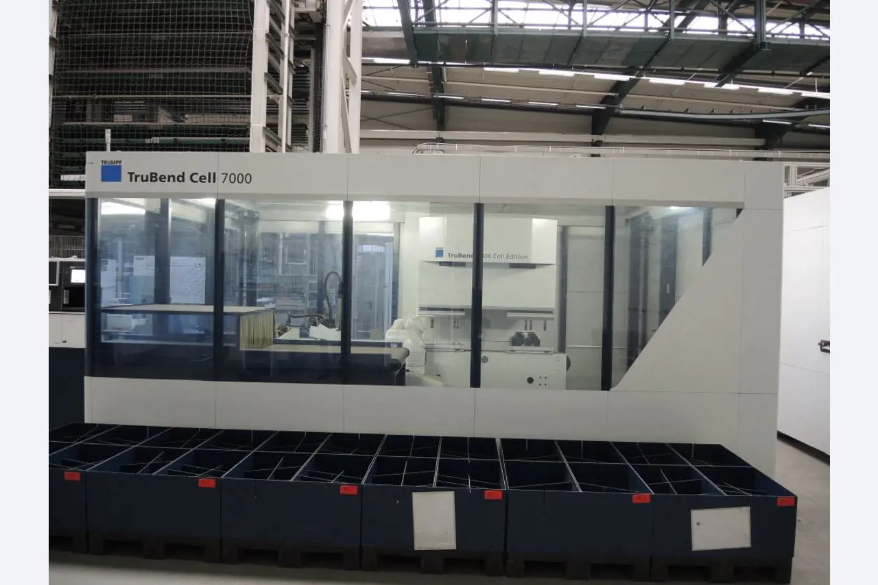 Chapas metálicas e máquinas para trabalhar metais<br><font size="2">Colaboração com Hilco Industrial Acquisitions bv</font><br><img src="/images/hil.png"><br>-10