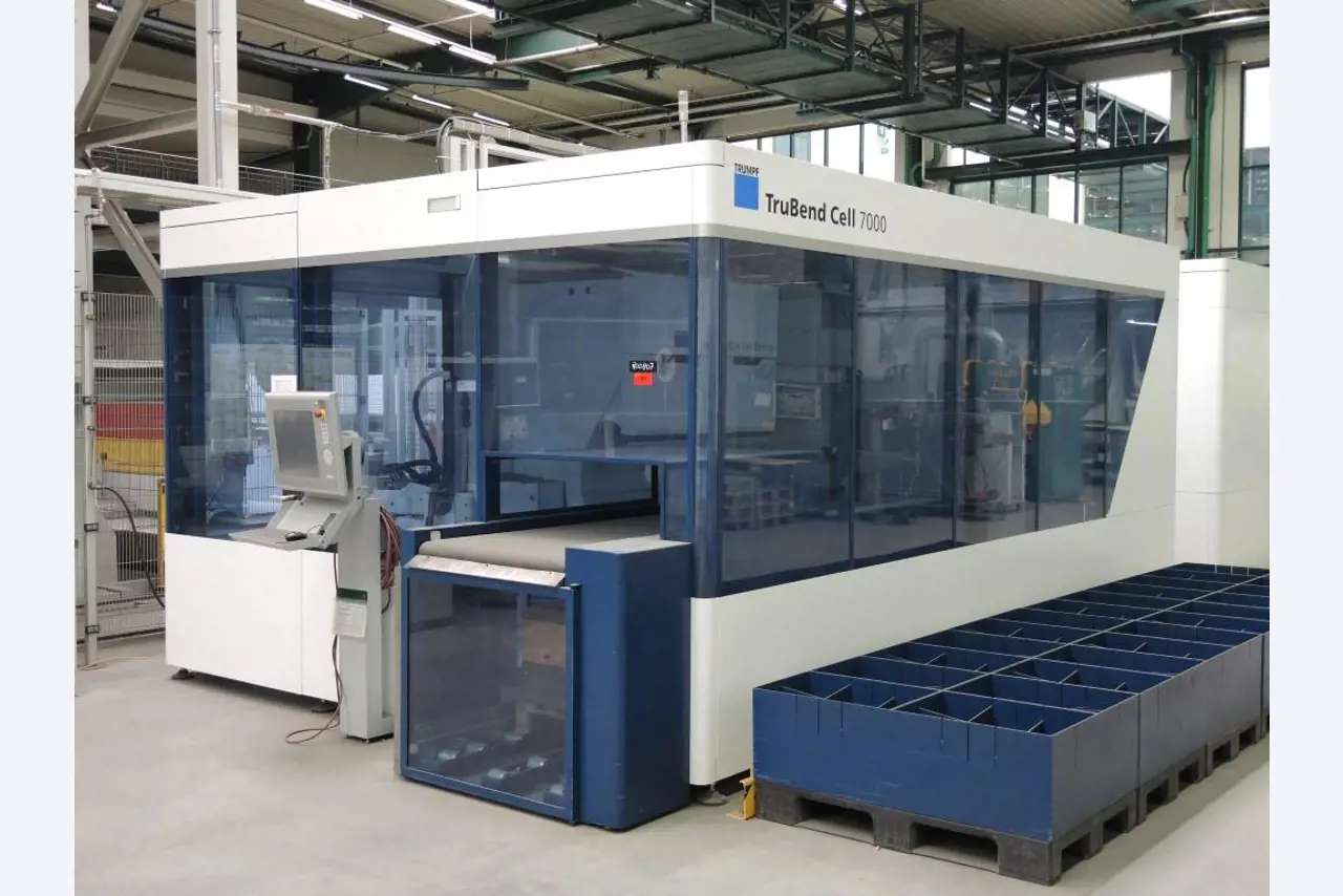 Chapas metálicas e máquinas para trabalhar metais<br><font size="2">Colaboração com Hilco Industrial Acquisitions bv</font><br><img src="/images/hil.png"><br>-1