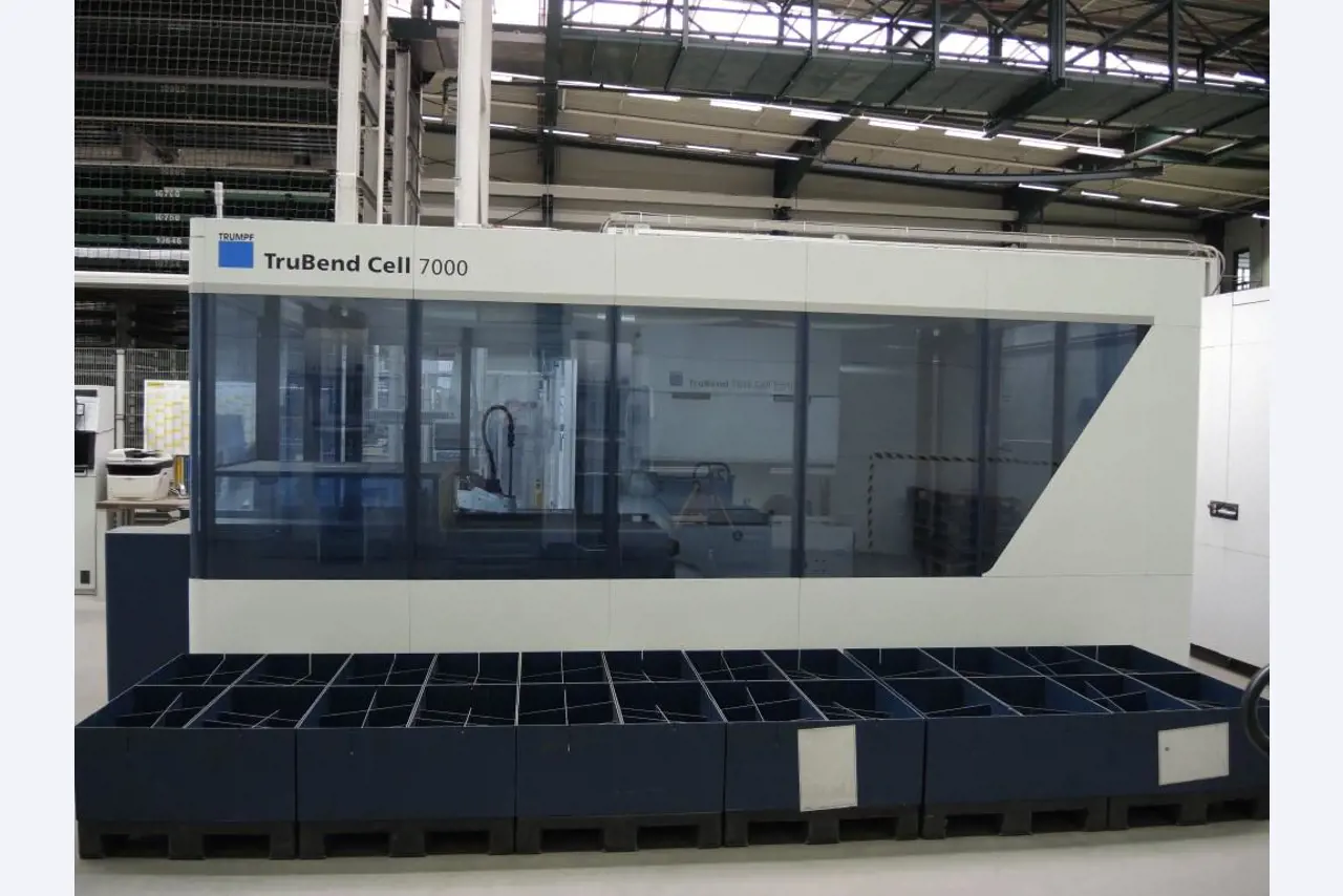 Chapas metálicas e máquinas para trabalhar metais<br><font size="2">Colaboração com Hilco Industrial Acquisitions bv</font><br><img src="/images/hil.png"><br>-8