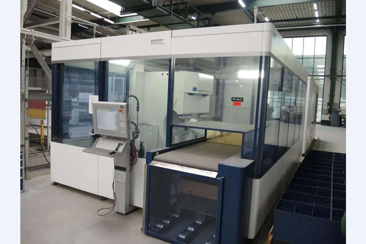 Chapas metálicas e máquinas para trabalhar metais<br><font size="2">Colaboração com Hilco Industrial Acquisitions bv</font><br><img src="/images/hil.png"><br>-9