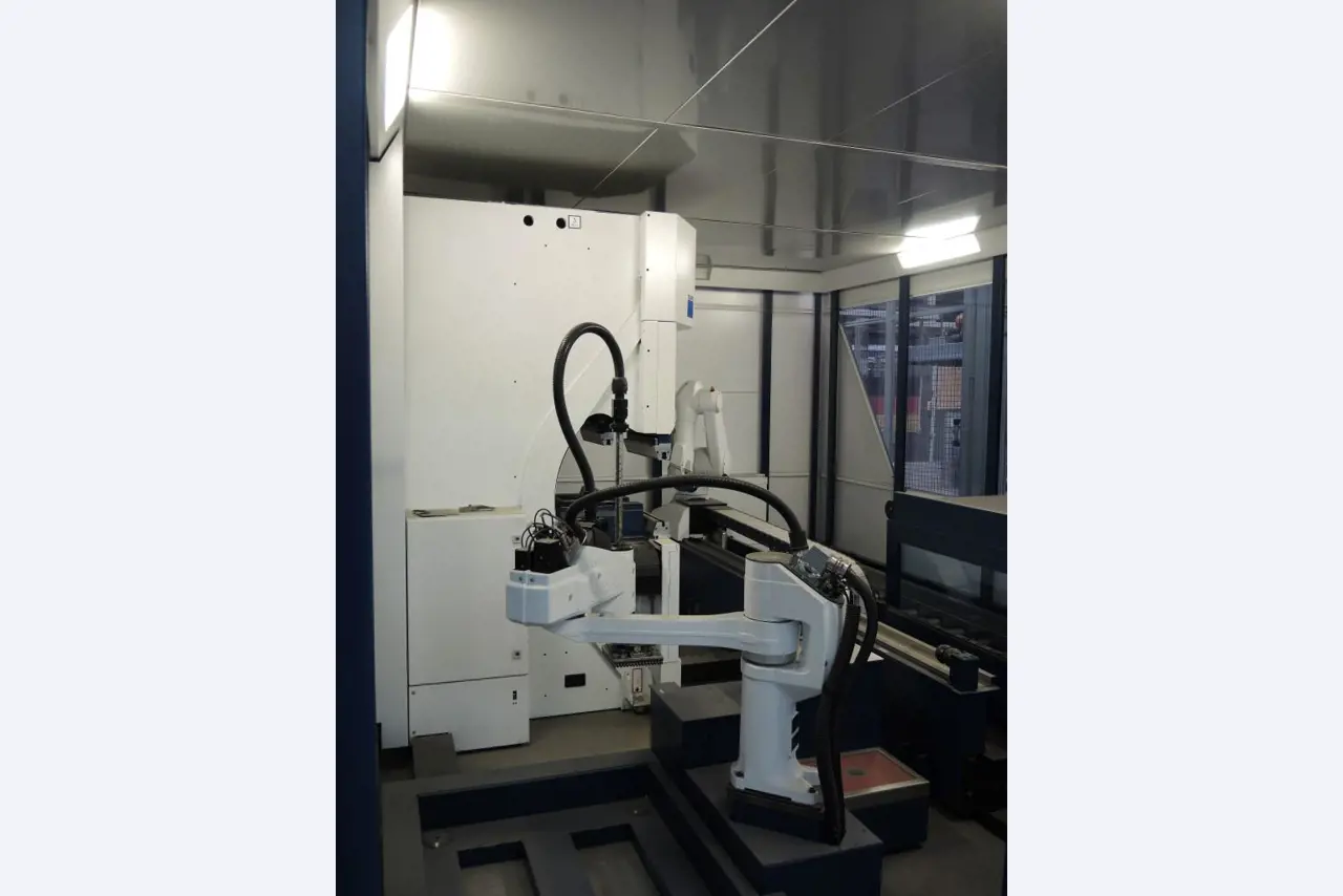 Chapas metálicas e máquinas para trabalhar metais<br><font size="2">Colaboração com Hilco Industrial Acquisitions bv</font><br><img src="/images/hil.png"><br>-10