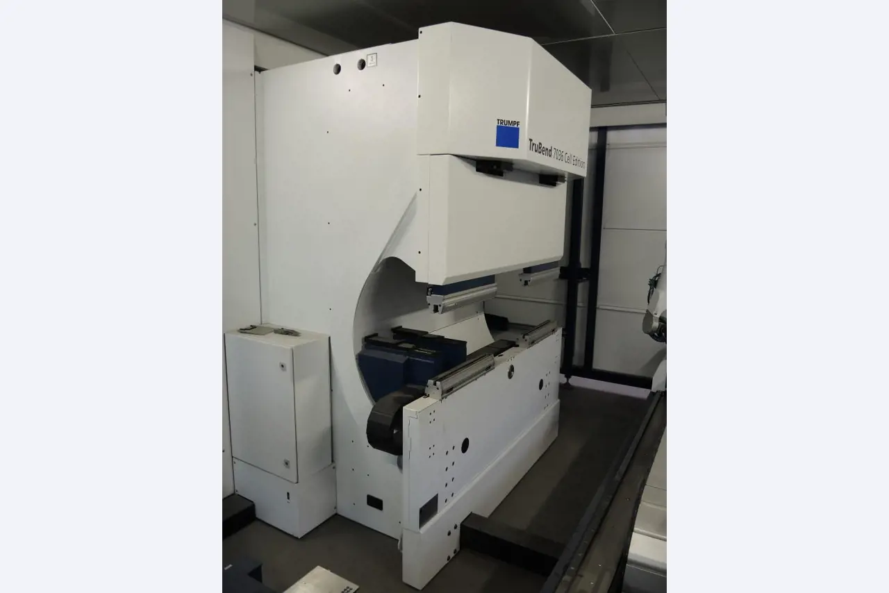 Chapas metálicas e máquinas para trabalhar metais<br><font size="2">Colaboração com Hilco Industrial Acquisitions bv</font><br><img src="/images/hil.png"><br>-11