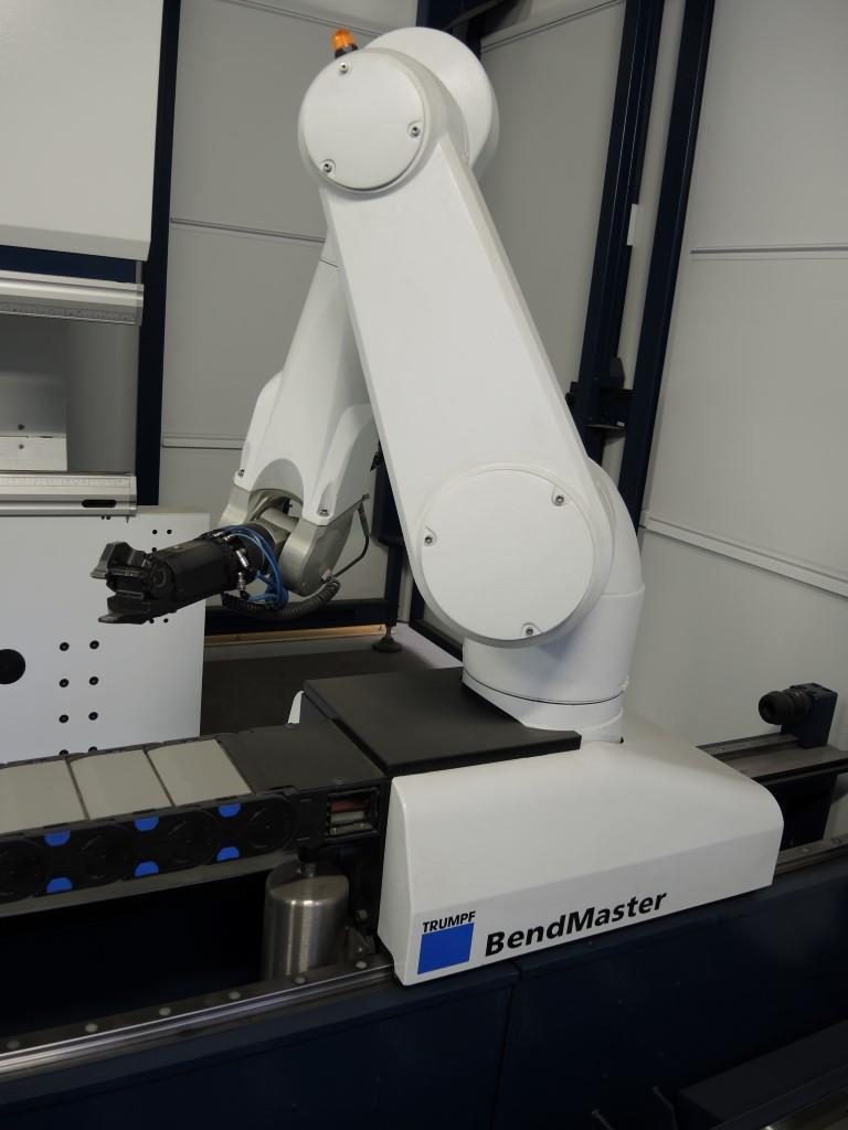 Chapas metálicas e máquinas para trabalhar metais<br><font size="2">Colaboração com Hilco Industrial Acquisitions bv</font><br><img src="/images/hil.png"><br>-13