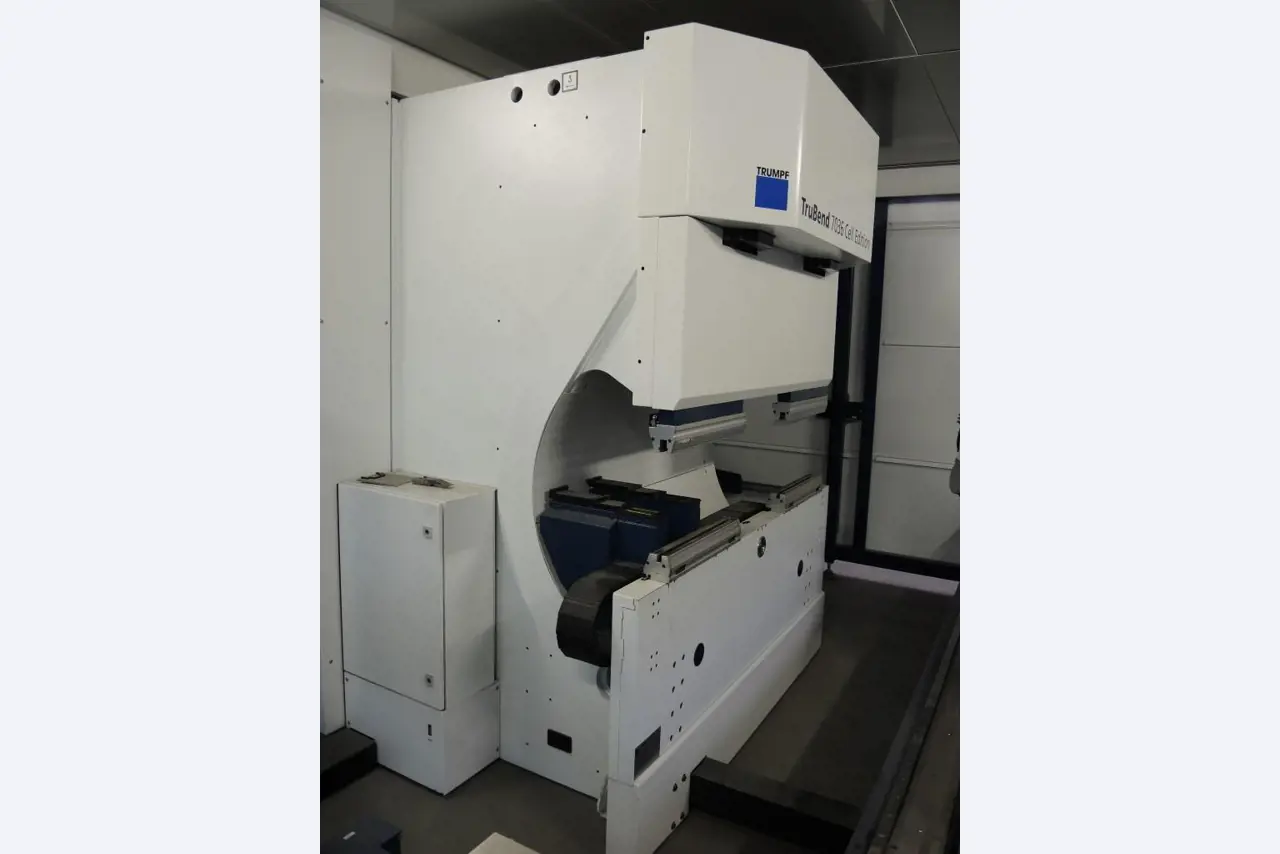 Chapas metálicas e máquinas para trabalhar metais<br><font size="2">Colaboração com Hilco Industrial Acquisitions bv</font><br><img src="/images/hil.png"><br>-14