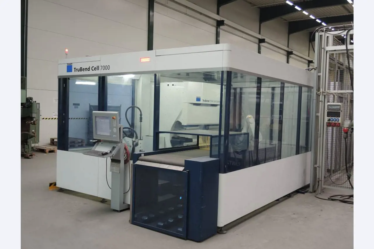 Chapas metálicas e máquinas para trabalhar metais<br><font size="2">Colaboração com Hilco Industrial Acquisitions bv</font><br><img src="/images/hil.png"><br>-1