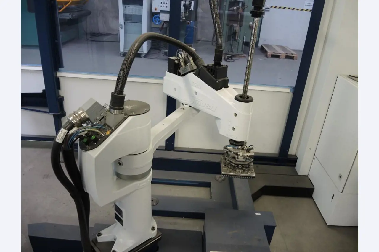 Chapas metálicas e máquinas para trabalhar metais<br><font size="2">Colaboração com Hilco Industrial Acquisitions bv</font><br><img src="/images/hil.png"><br>-2