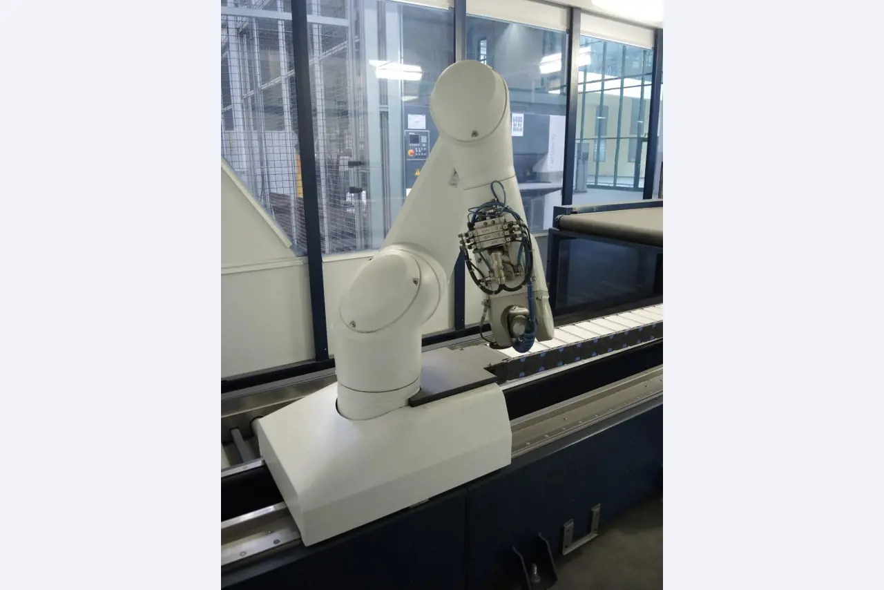 Chapas metálicas e máquinas para trabalhar metais<br><font size="2">Colaboração com Hilco Industrial Acquisitions bv</font><br><img src="/images/hil.png"><br>-5