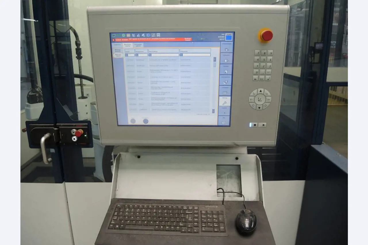 Chapas metálicas e máquinas para trabalhar metais<br><font size="2">Colaboração com Hilco Industrial Acquisitions bv</font><br><img src="/images/hil.png"><br>-6